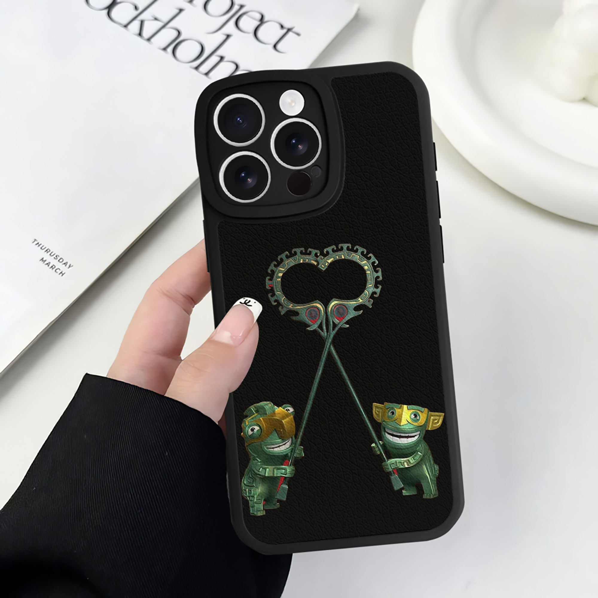 （画像用） Ne Zha 2 ナタ 魔童の大暴れ 【iPhone 16シリーズ対応】シリコンスマホケース（レザー調） 材質：シリコン
